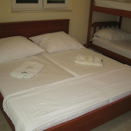 Hotel Sunny House Free Parking Trsteno Zimmer foto